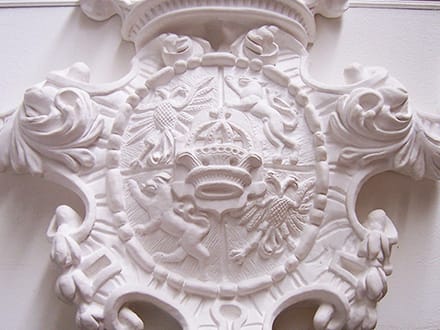 Kamine, Wappen und Kartuschen