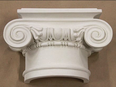 Säulenkapitelle und Konsolen