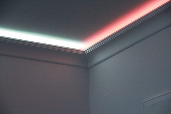 Profile für indirekte Beleuchtung unter der Decke